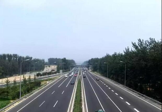 中止性踩油门的操作，，，，，能让我们在行驶时省油吗？？？？？